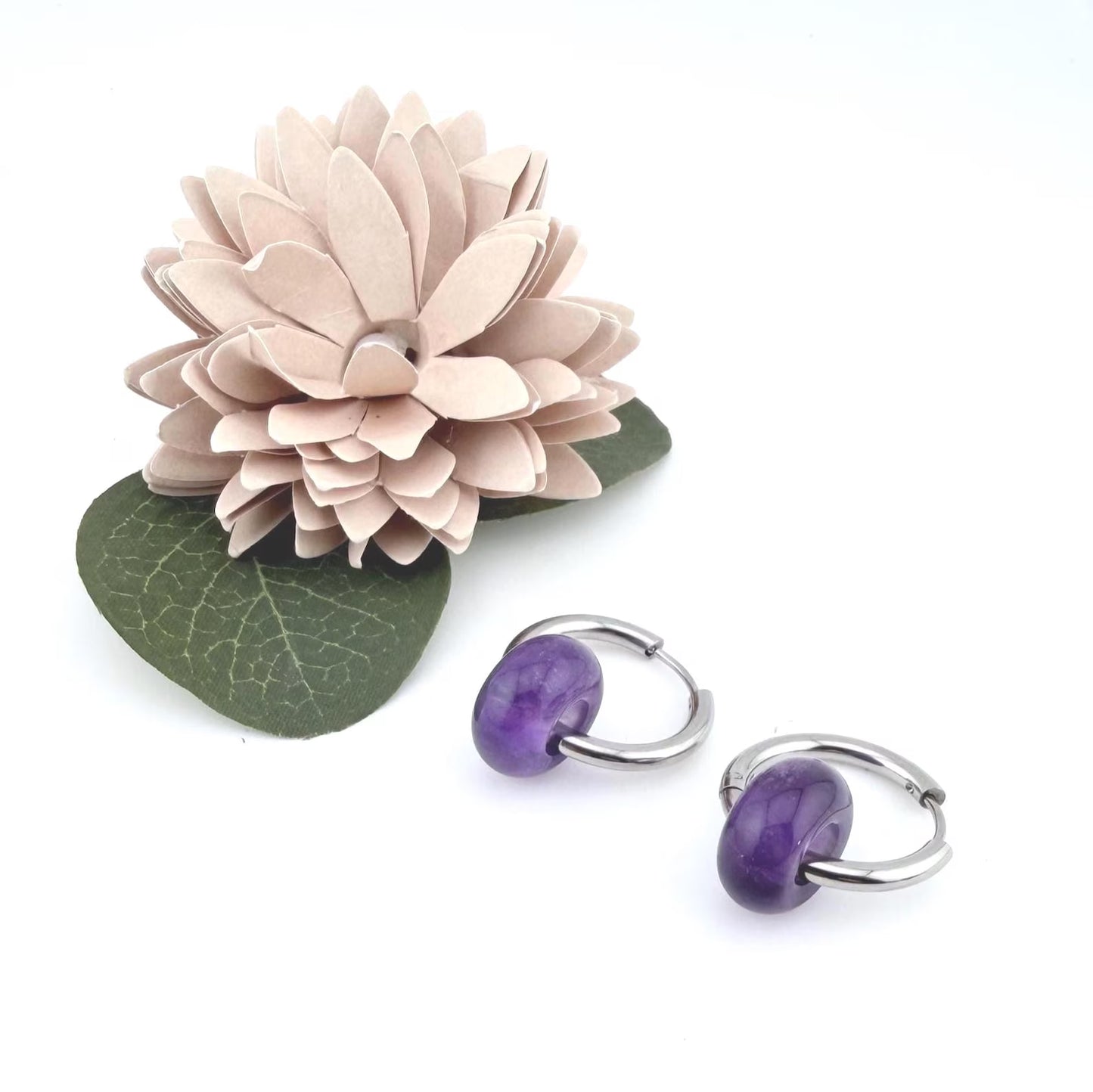 Donut-Ohrringe aus Amethyst, minimalistischer handgefertigter Boho-Schmuck, Ohrringe mit Heilsteinen, natürliche Kristall-Creolen, Geschenk für sie