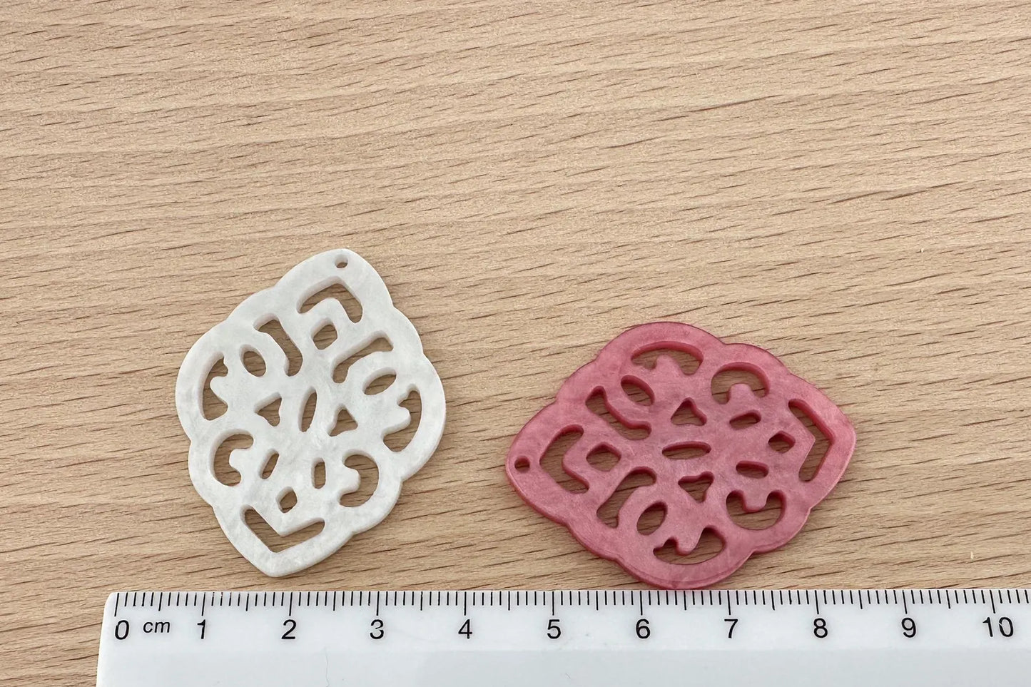Anhänger in Rautenform aus Kunstharz im Barockstil 42x32mm zum Ohrringbasteln, DIY-Schmuck im Bohème-Stil