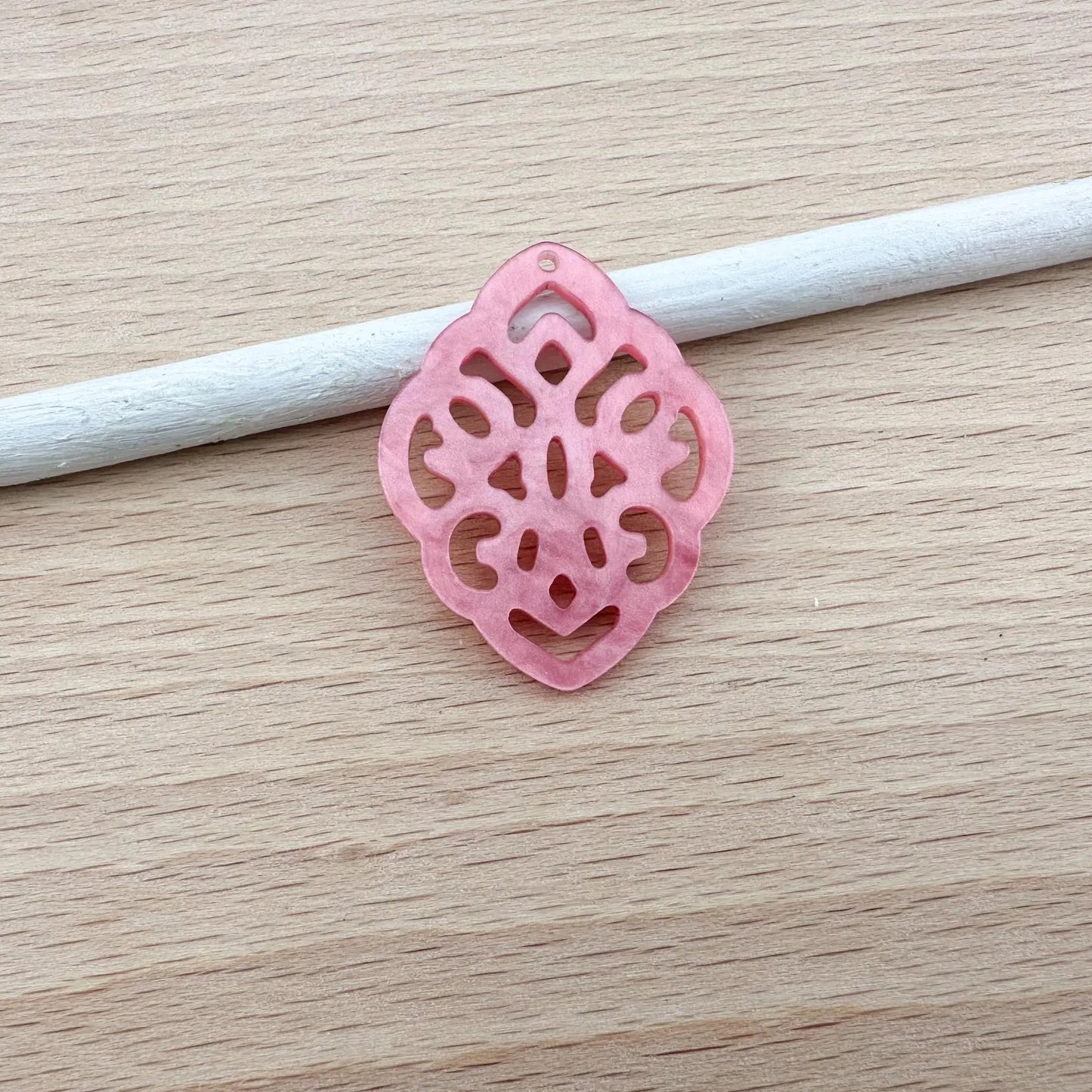 Anhänger in Rautenform aus Kunstharz im Barockstil 42x32mm zum Ohrringbasteln, DIY-Schmuck im Bohème-Stil