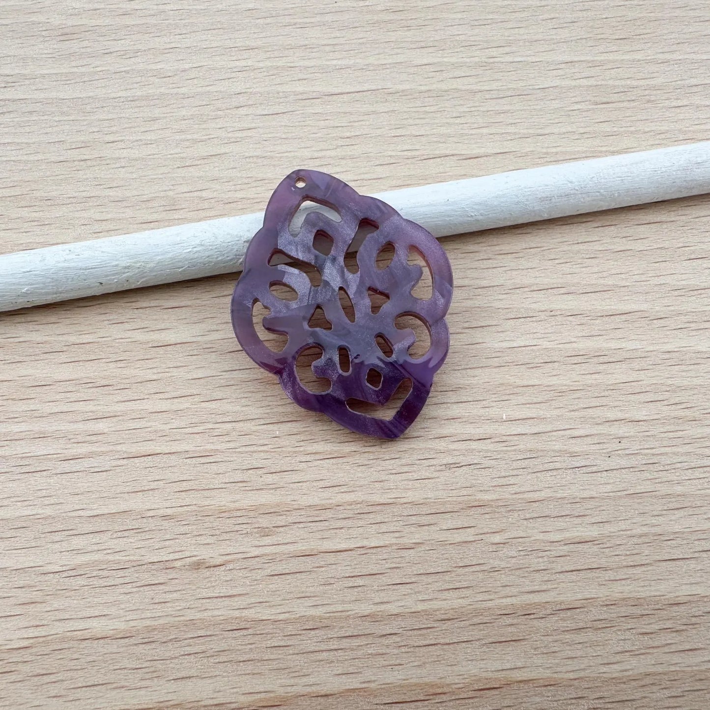 Anhänger in Rautenform aus Kunstharz im Barockstil 42x32mm zum Ohrringbasteln, DIY-Schmuck im Bohème-Stil