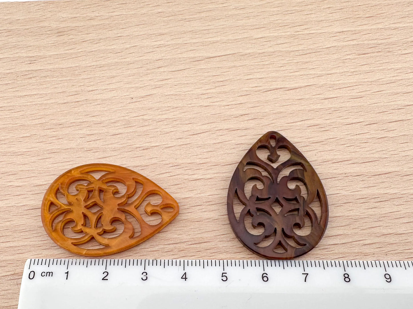 Anhänger in Rautenform aus Kunstharz im Barockstil 38x27mm zum Ohrringbasteln, DIY-Schmuck im Bohème-Stil