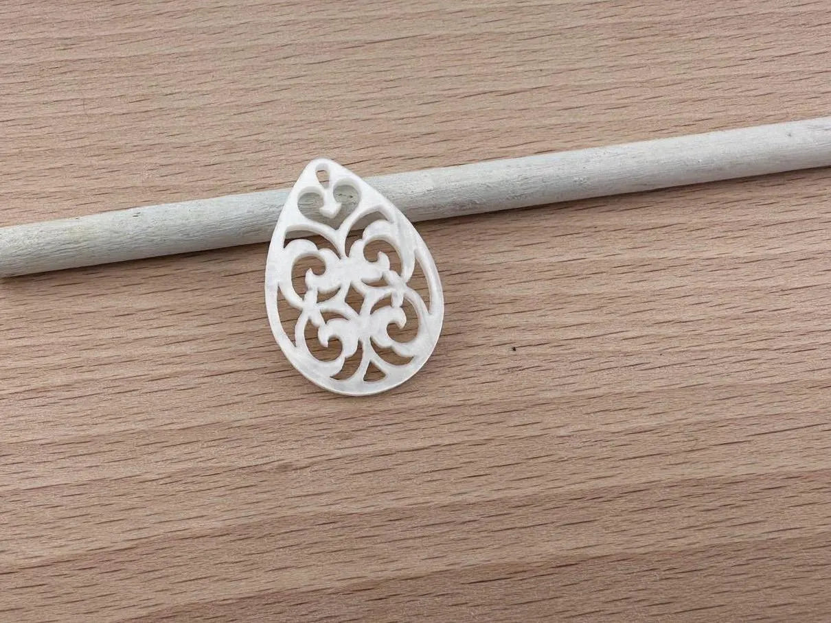 Anhänger in Rautenform aus Kunstharz im Barockstil 38x27mm zum Ohrringbasteln, DIY-Schmuck im Bohème-Stil