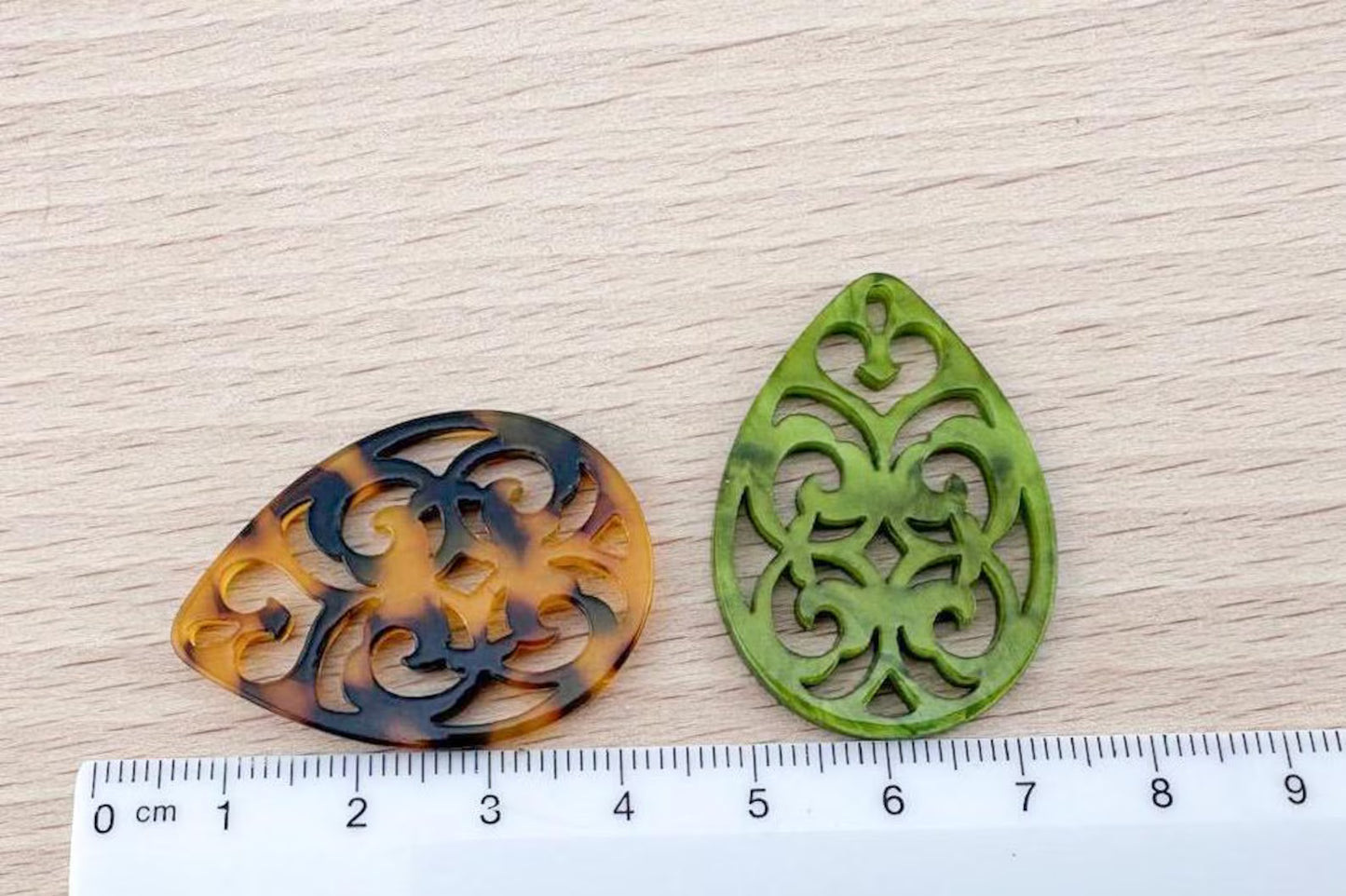 Anhänger in Rautenform aus Kunstharz im Barockstil 38x27mm zum Ohrringbasteln, DIY-Schmuck im Bohème-Stil