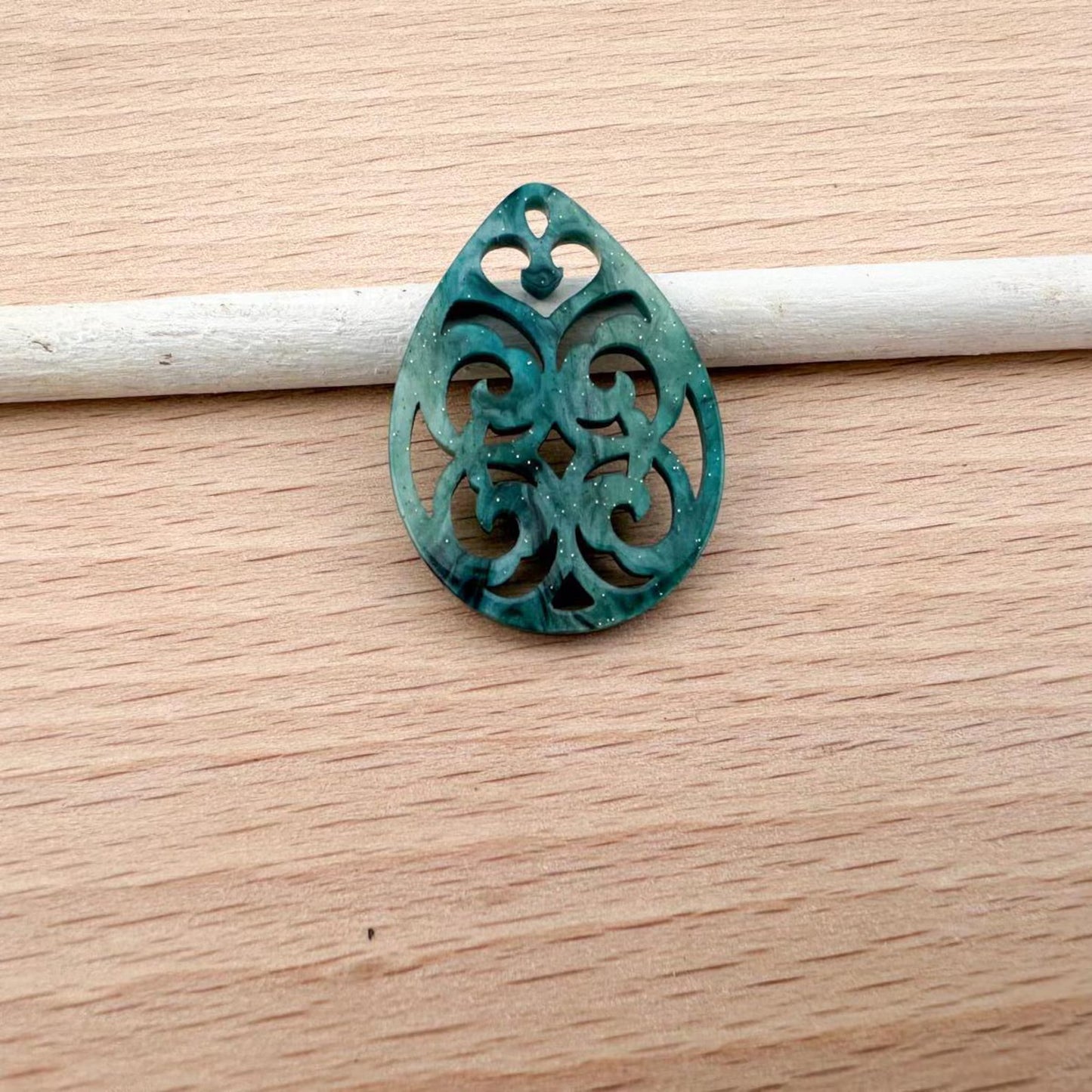 Anhänger in Rautenform aus Kunstharz im Barockstil 38x27mm zum Ohrringbasteln, DIY-Schmuck im Bohème-Stil