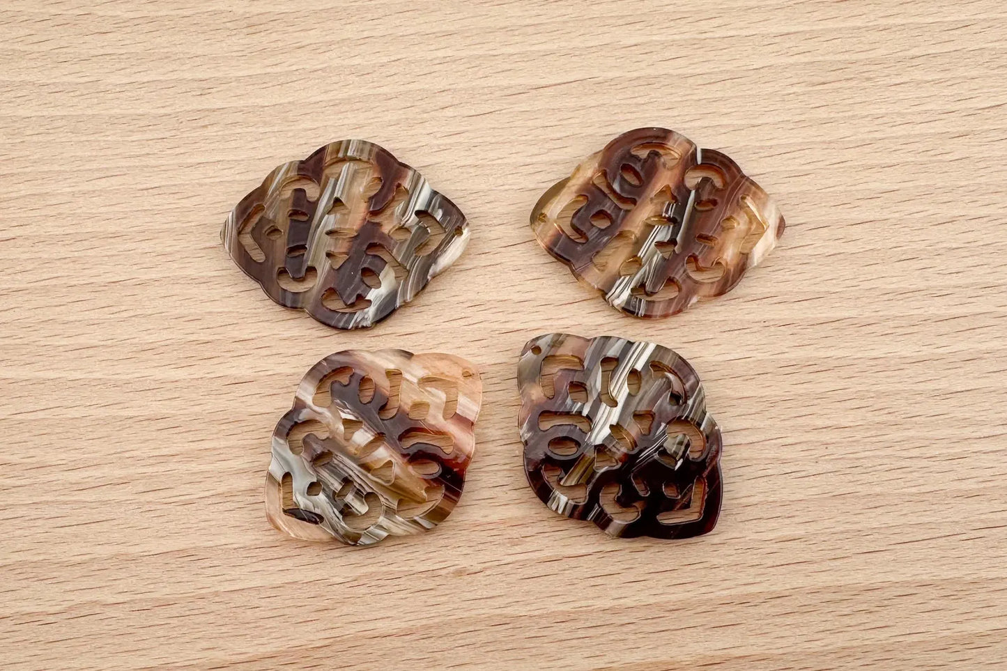 Anhänger in Rautenform aus Kunstharz im Barockstil 42x32mm zum Ohrringbasteln, DIY-Schmuck im Bohème-Stil