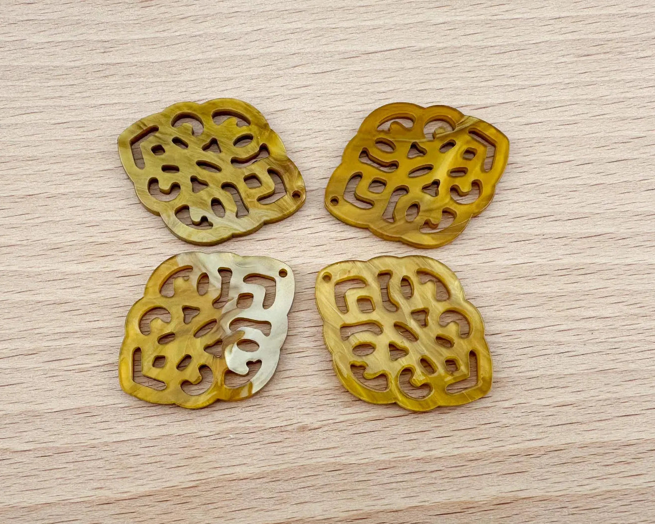 Anhänger in Rautenform aus Kunstharz im Barockstil 42x32mm zum Ohrringbasteln, DIY-Schmuck im Bohème-Stil