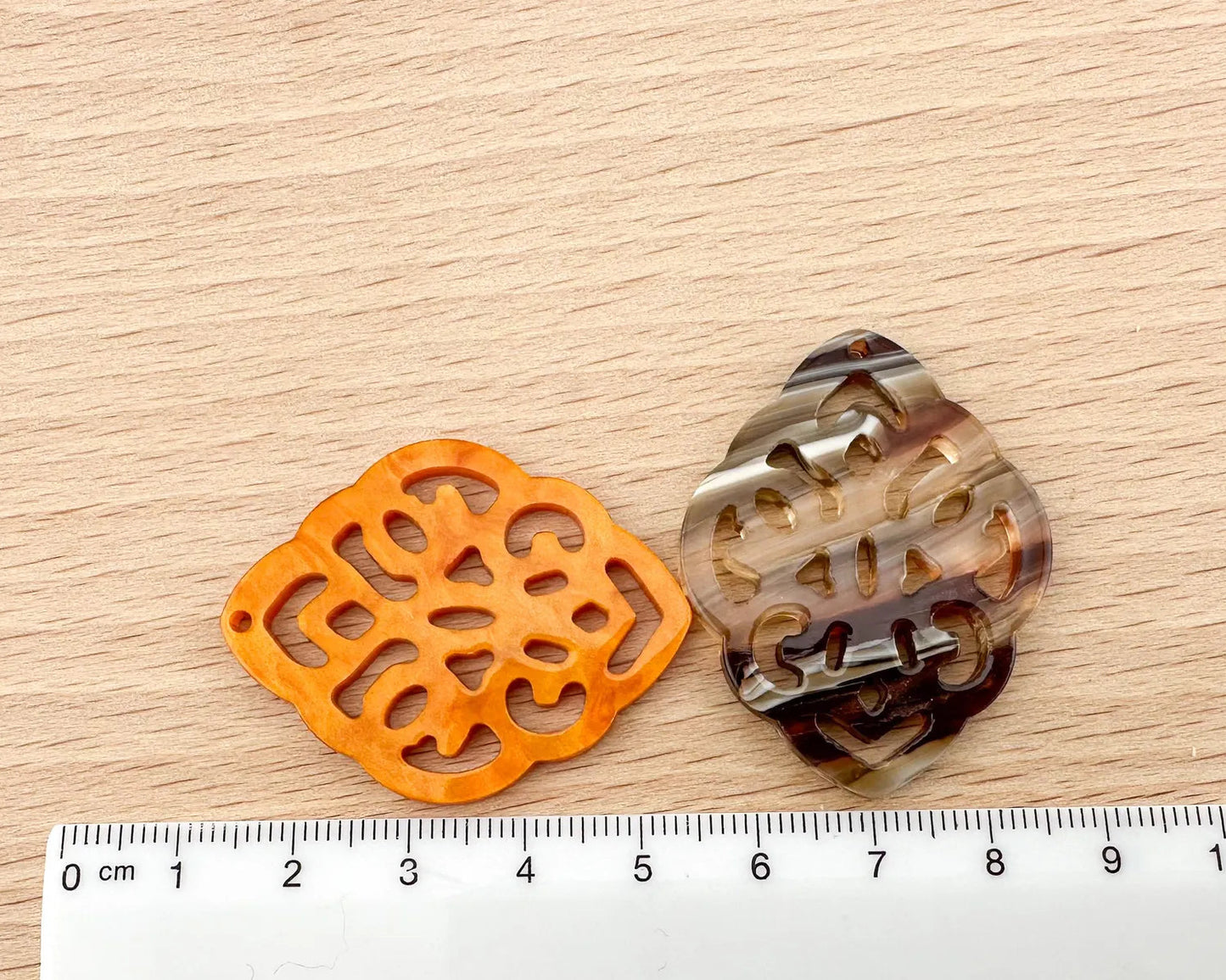 Anhänger in Rautenform aus Kunstharz im Barockstil 42x32mm zum Ohrringbasteln, DIY-Schmuck im Bohème-Stil