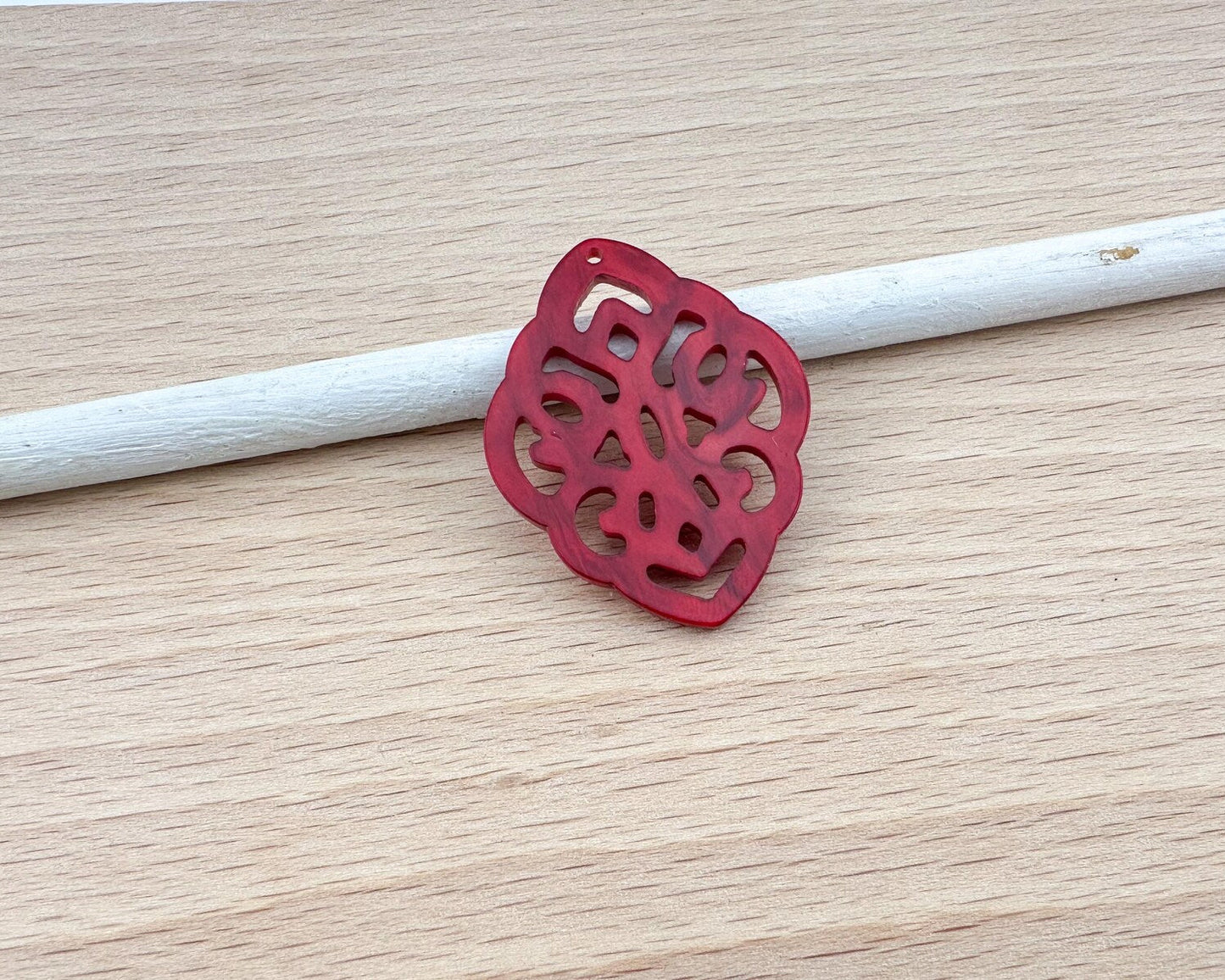 Anhänger in Rautenform aus Kunstharz im Barockstil 42x32mm zum Ohrringbasteln, DIY-Schmuck im Bohème-Stil