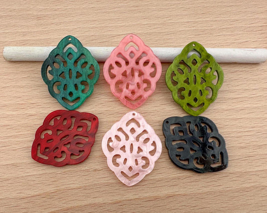 Anhänger in Rautenform aus Kunstharz im Barockstil 42x32mm zum Ohrringbasteln, DIY-Schmuck im Bohème-Stil